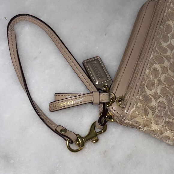 Coach Wristlet Bag Purse Wallet Tan Signature Wristlet Pouch - Picture 13 of 14